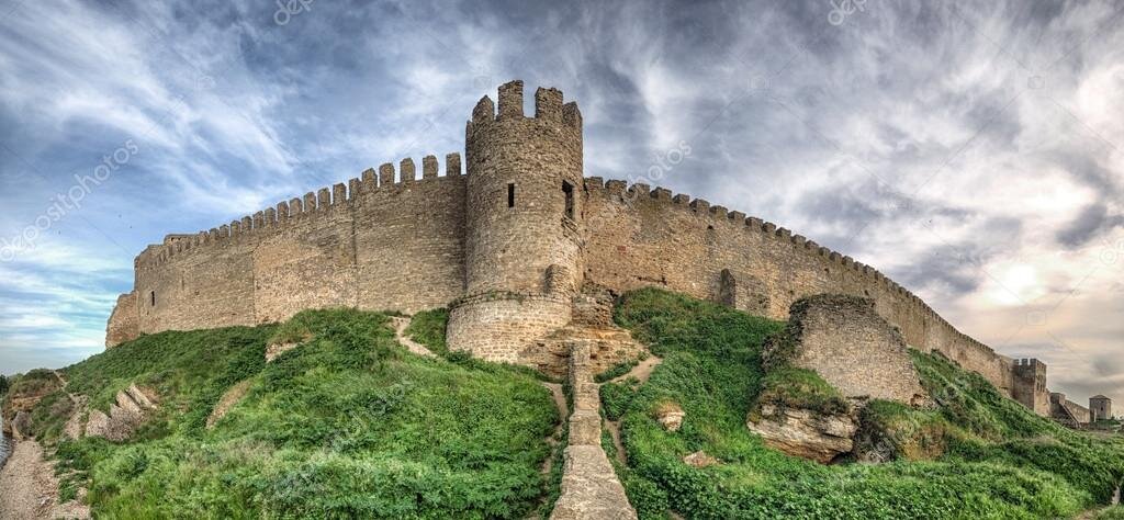 Источник фото: https://ru.depositphotos.com/25287313/stock-photo-medieval-akkerman-fortress-near-odessa.html