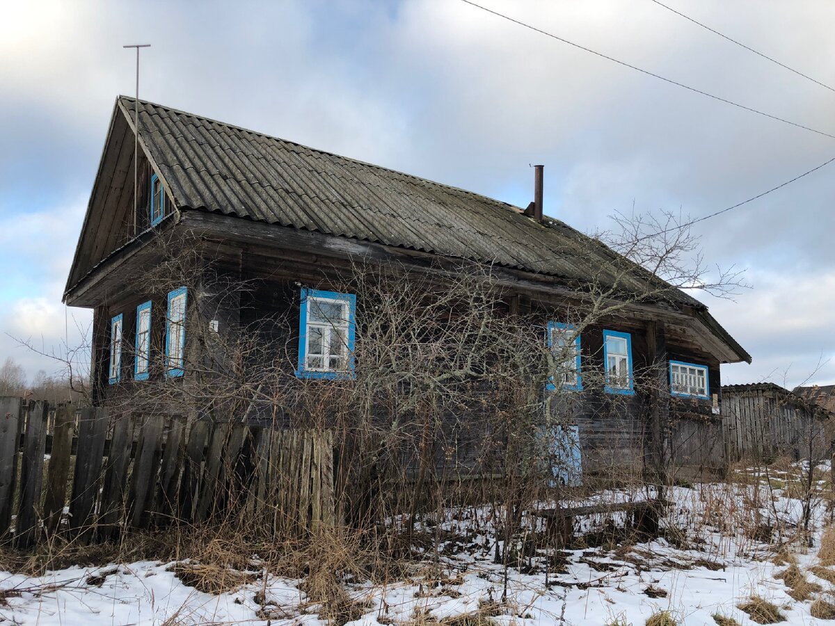 Заброшенные дома. Почему их оставили? В деревне остался лишь один жилой дом...  | Тверская - вот она какая | Дзен