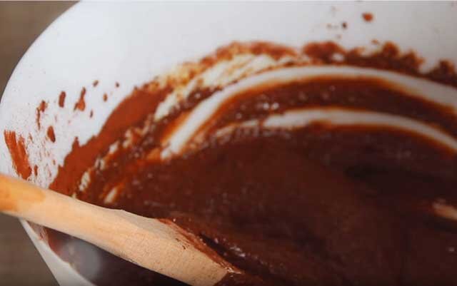 жидкая шоколадная однородная масса