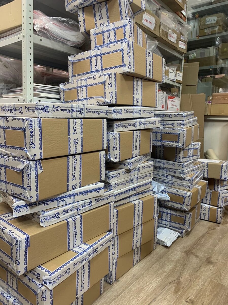 Упаковка посылок для покупателей магазина ScrapMania. Листайте галерею 