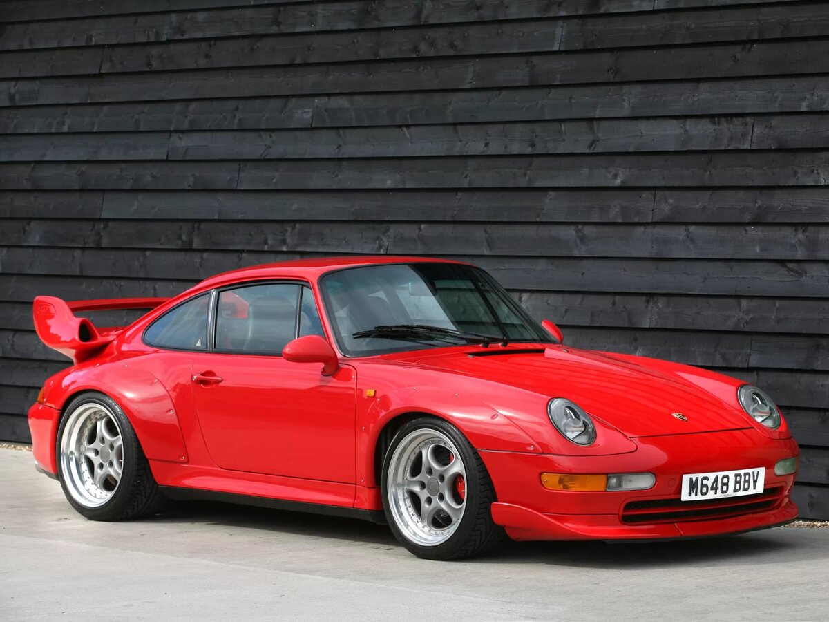 Машина появилась в 1995 году. Имеет двигатель Porsche 911 GT2 (993) объёмом 3600 см³ развивает мощность 430 лошадиных сил.