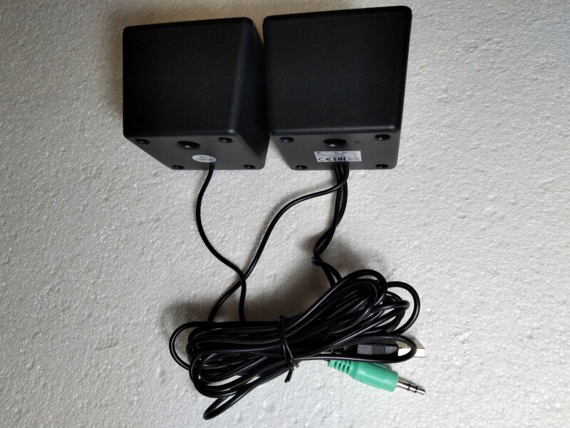  колонки сзади  