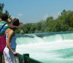 Кстати, ездили на этот водопад. Сын, который до этого был на Алтае, разочарованно протянул: ну разве это водопад?((( 
