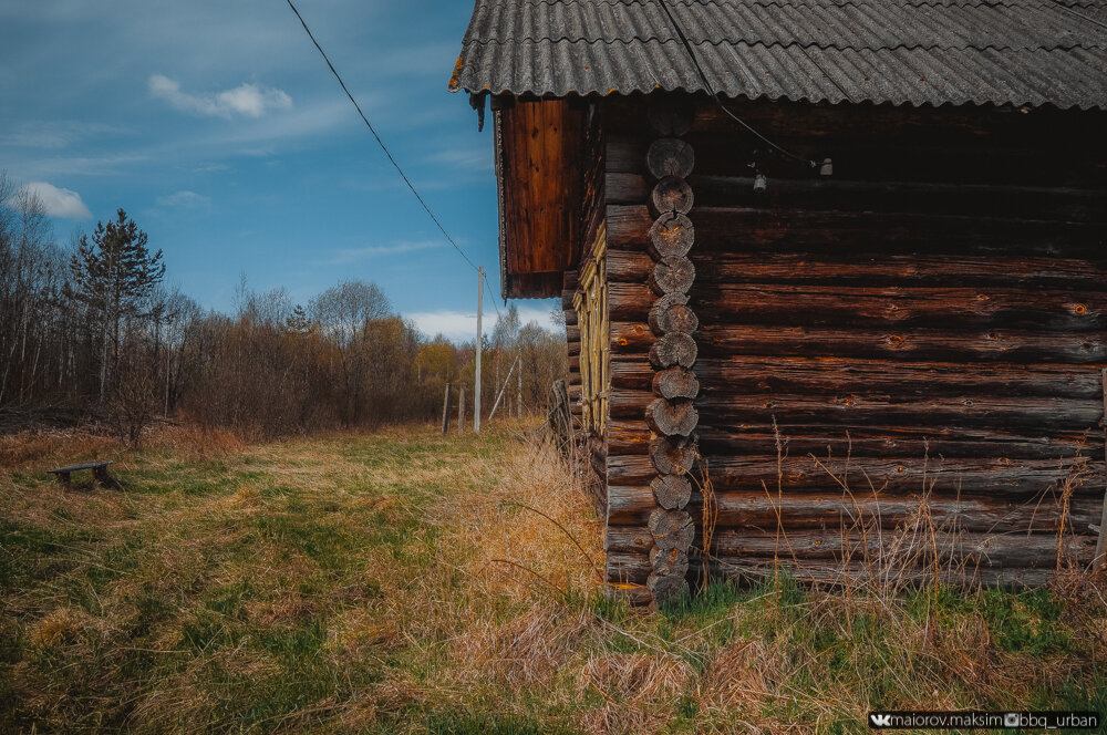 Заглянул в оставленный дедом деревенский дом и стало жутко. Кровать была заправлена, а вещи не тронуты