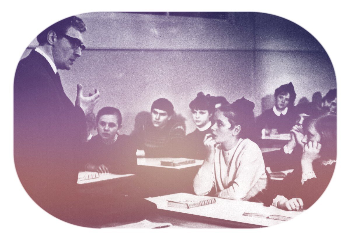 Кадр из кинофильма "Доживем до понедельника" Учитель ведет урок.