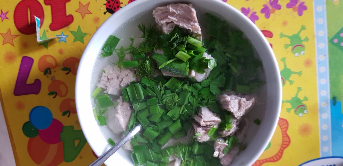 Сегодня на завтрак 2 варёных яйца,  на обед и ужин вареное мясо. 