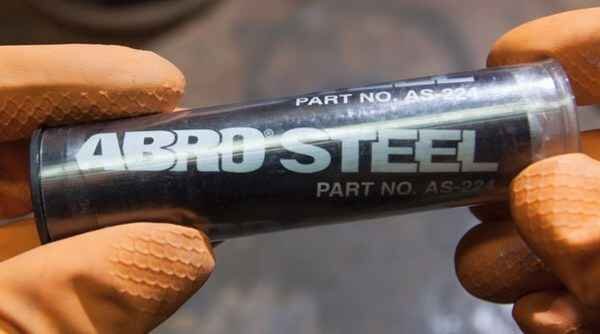 Чем заделать большую дыру в металле без сварки | ММА сварка для ...