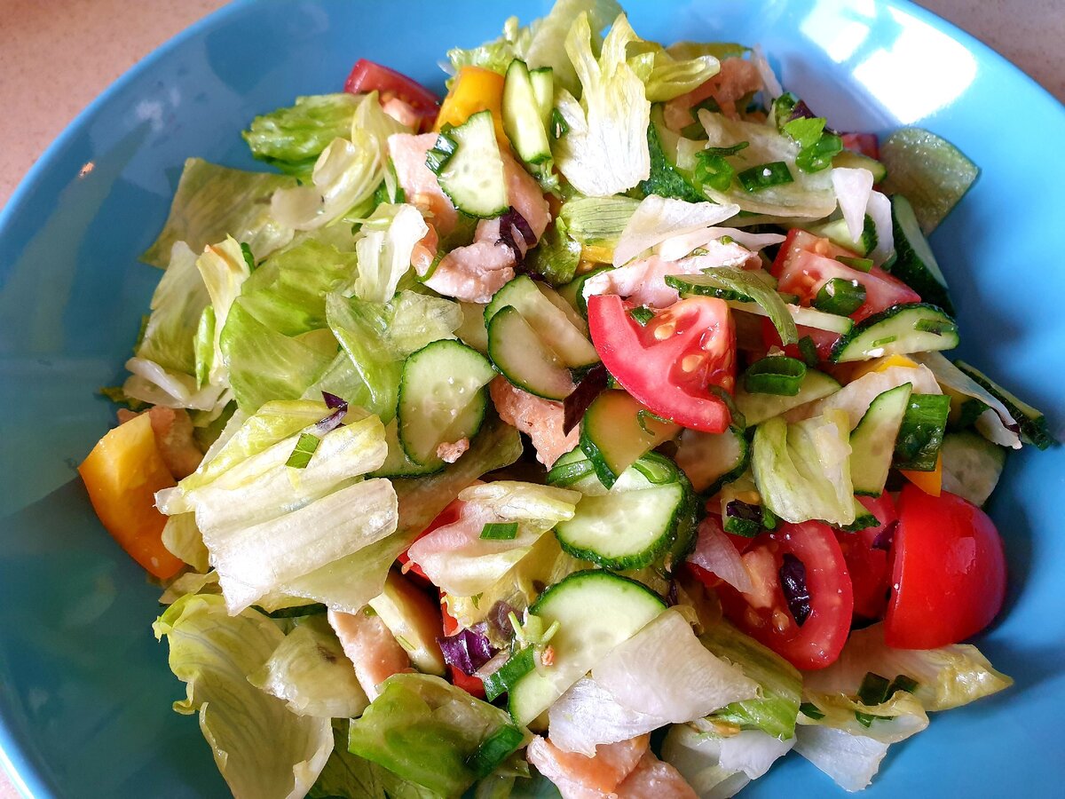 Овощной салат с куриной грудкой