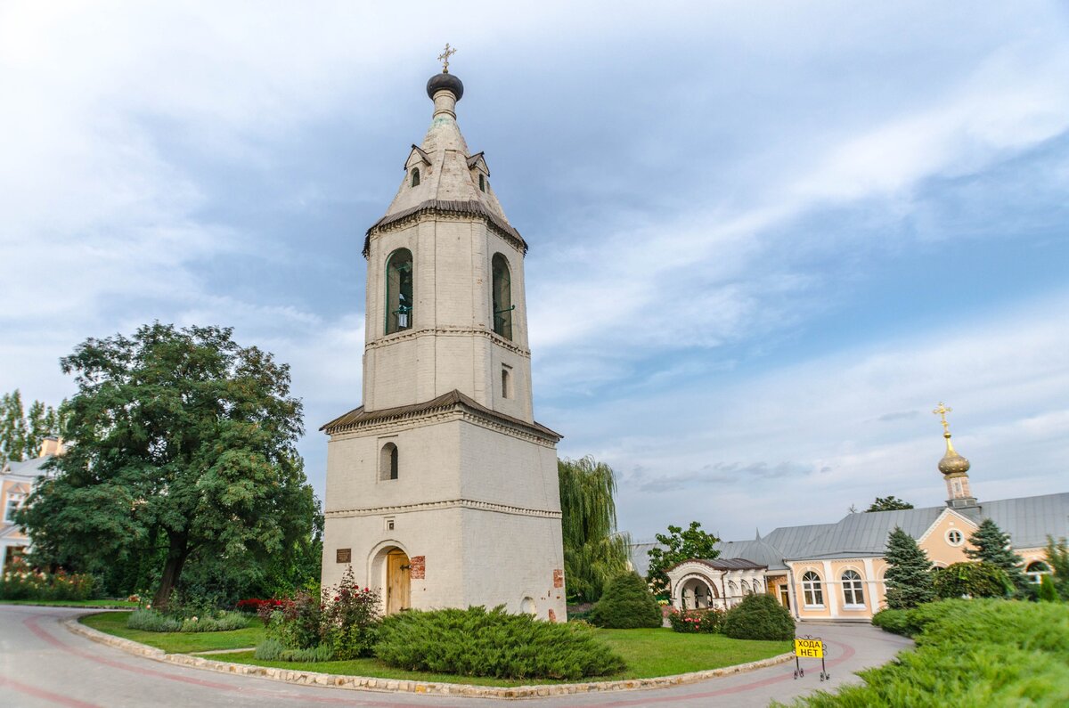 Колокольня Алексеево Акатова монастыря