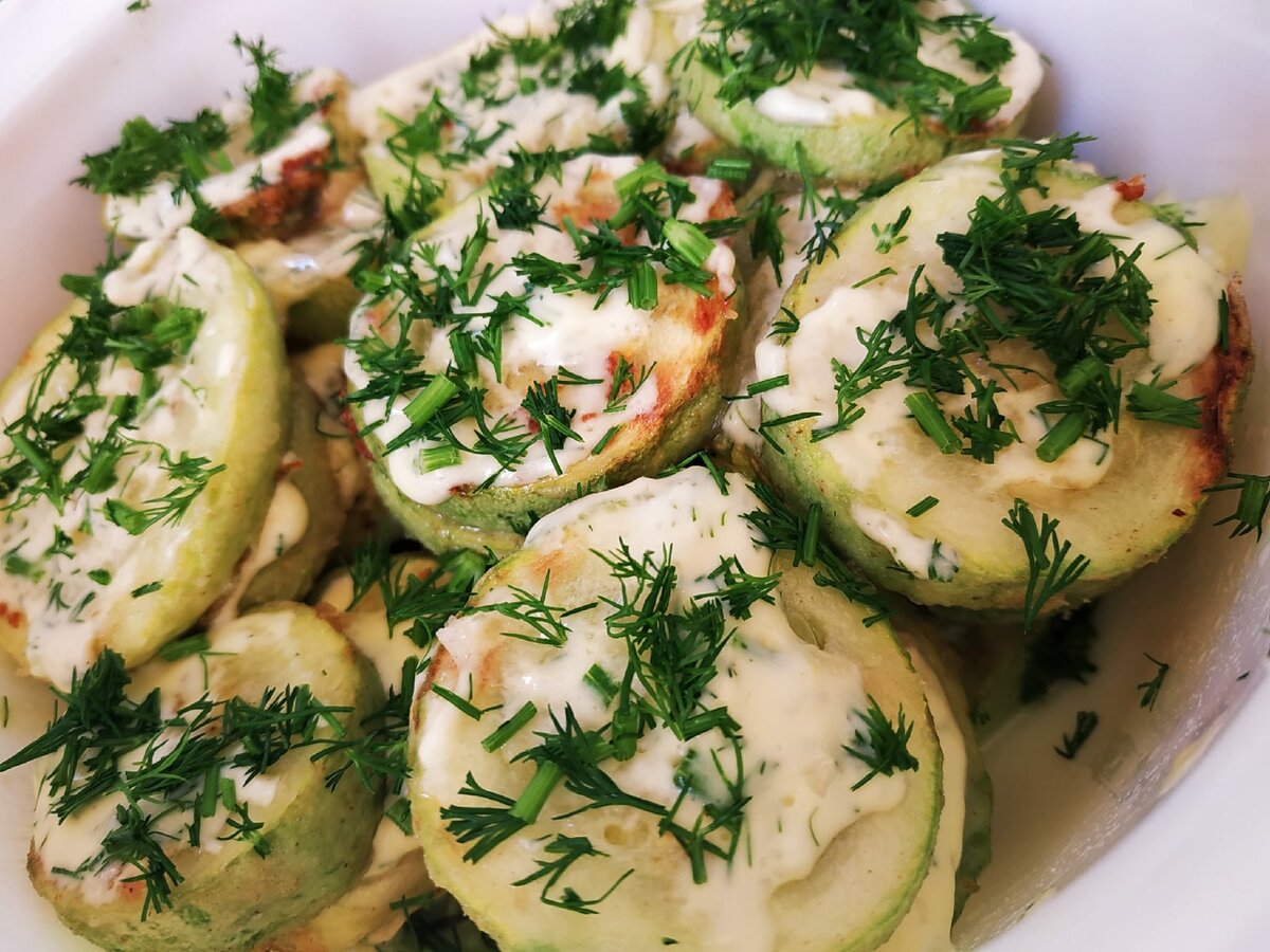 Сколько жарятся кабачки на сковороде. Жареные кабачки кубиками на сковороде.