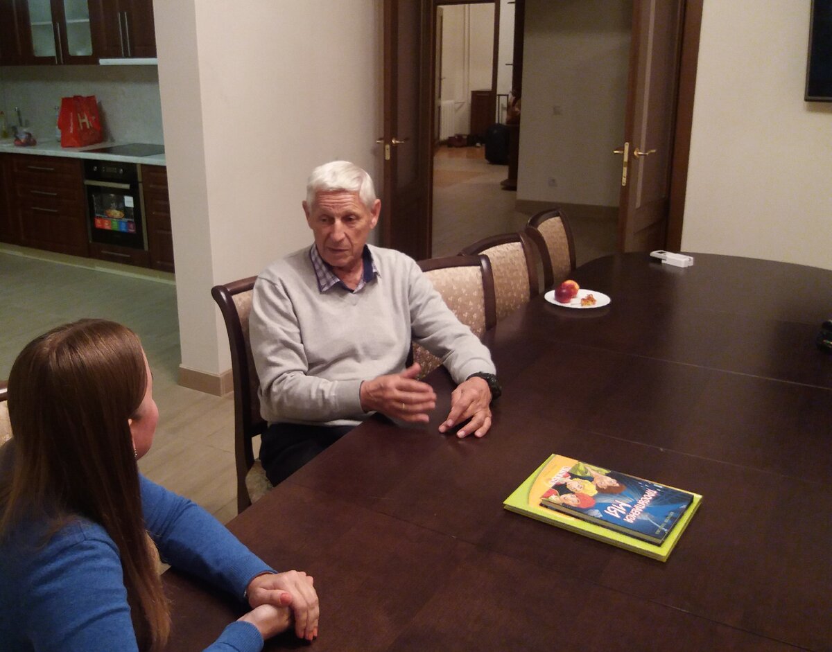 Разговариваем о спорте с Василием Фёдоровичем. Нина Андреевна за кадром