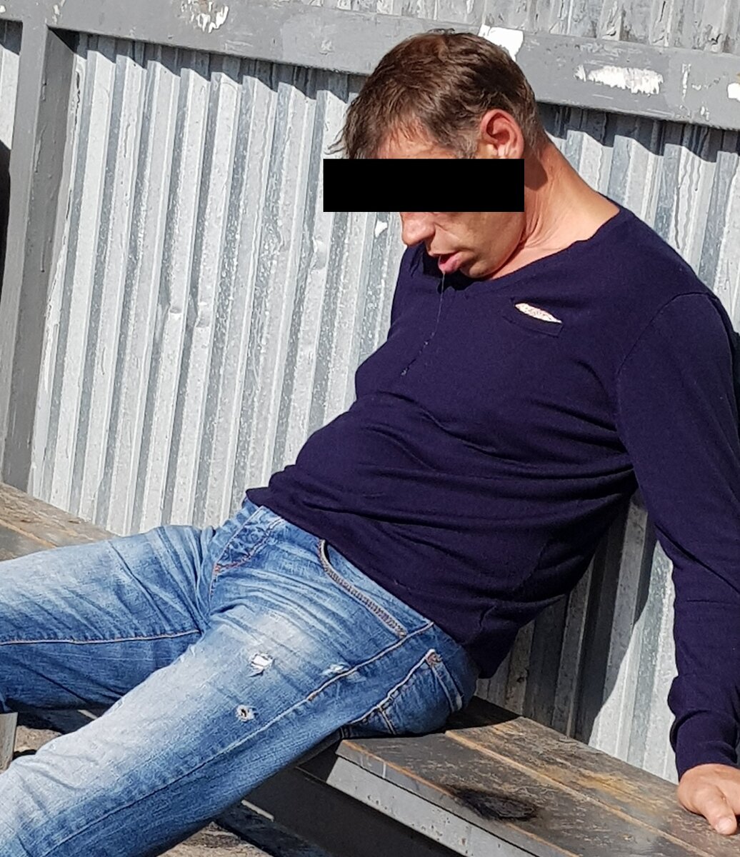 Вот такая слюнотень в пригороде была вокруг да около. Около подъезда, на остановках и так далее.