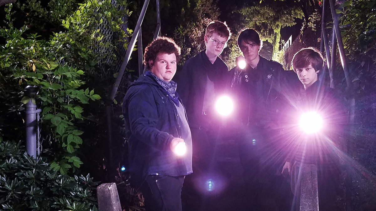 Кадр из фильма "Лето 84" (2017)