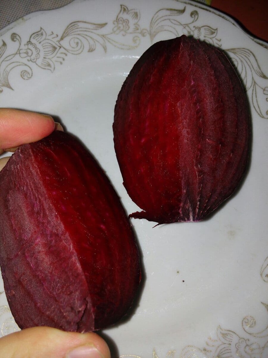 Сырая свекла раздражает желудочно-кишечный тракт