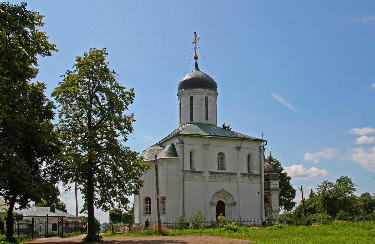 Успенский собор в звенигороде фото