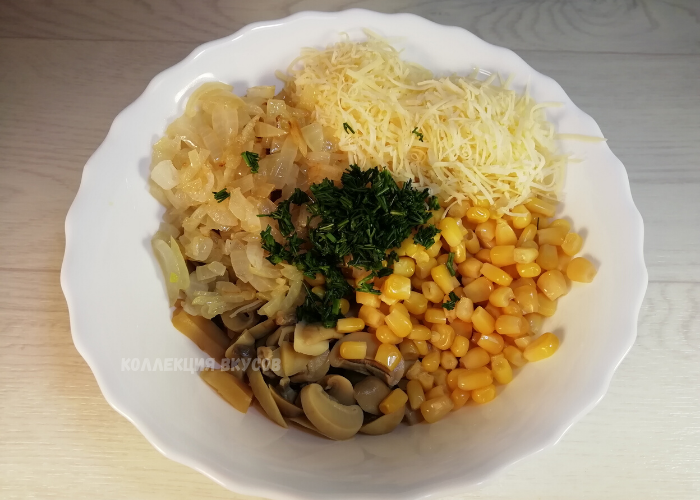 Салат с кукурузой и шампиньонами