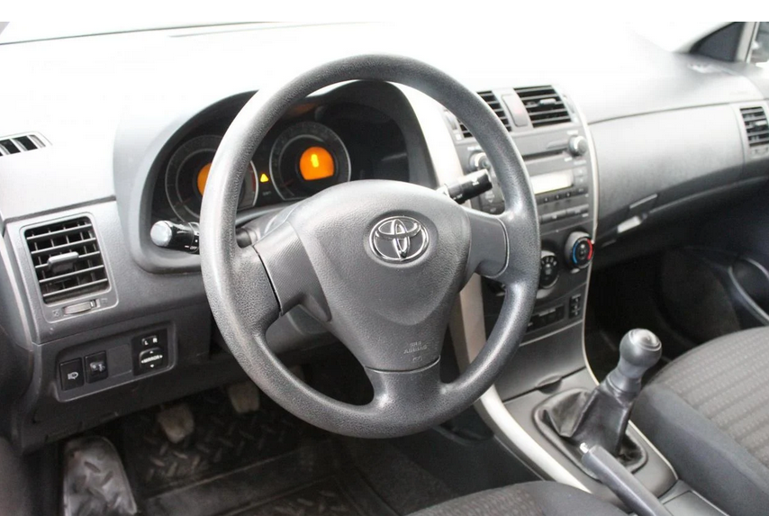 Салон моей Короллы - по рулю, сиденьям, педалям и затертостям на других элементах можно было попытаться предположить, что всё таки скрутка имела место.