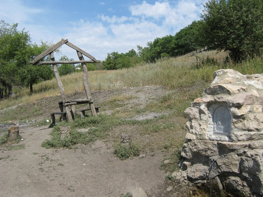 Саратовский родник. Родник Саратов. Кумысная Поляна Саратов Родник. Кумысная Поляна достопримечательности. Урочище Корольков сад Кумысная Поляна.