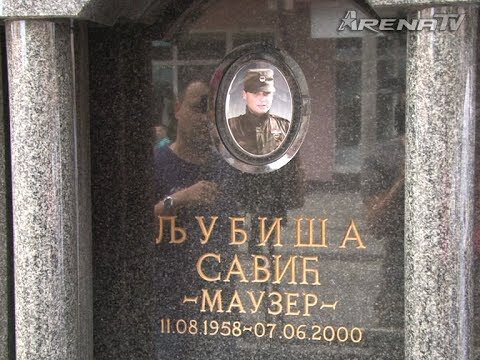 Фото Любиши Савич на паиятнике,установленному на месте его гибели.