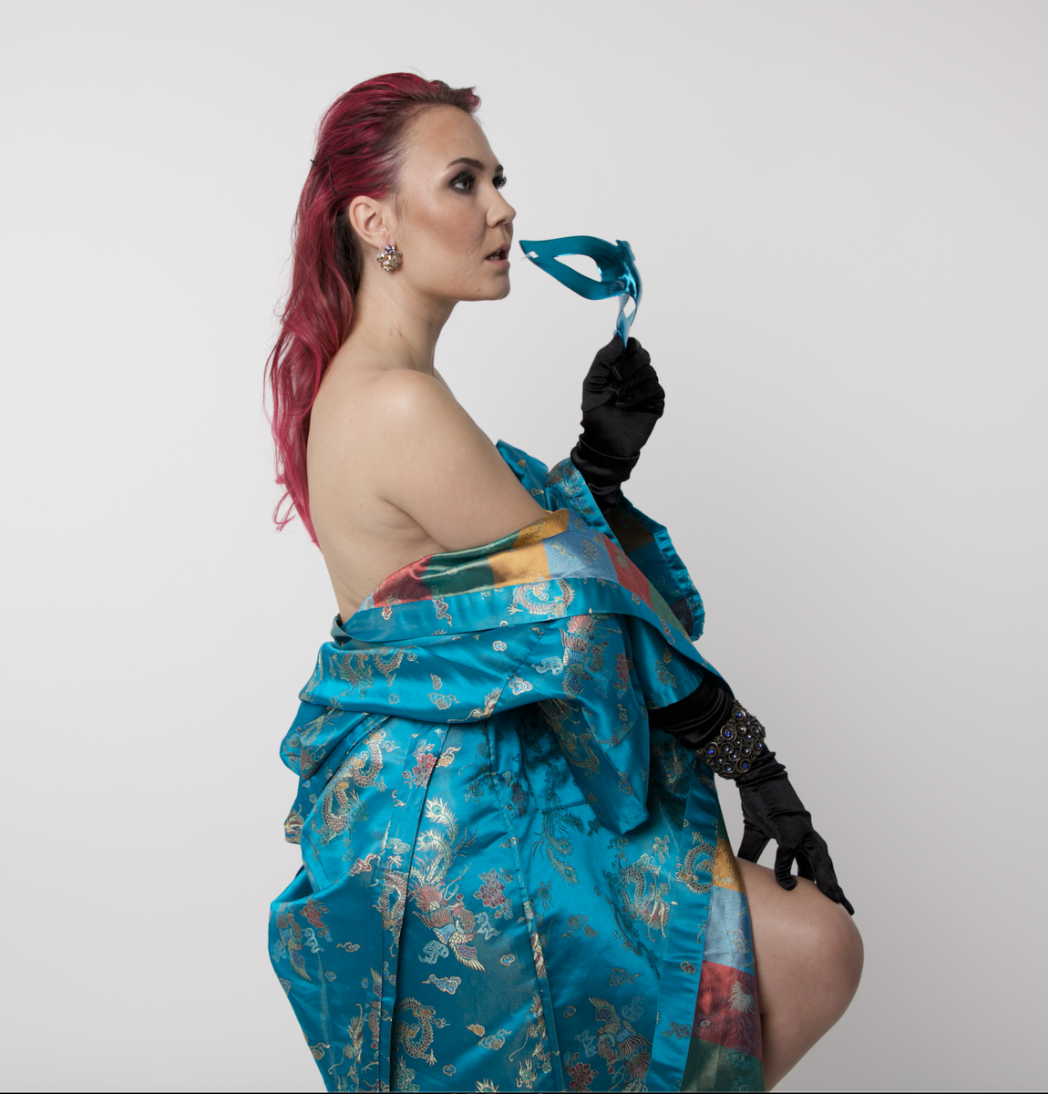 Женщины только носят эту маску, когда им удобно (имхо)