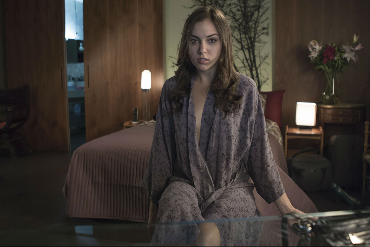 Кадр из фильма Открытые окна (2014). Источник фото afisha.ru