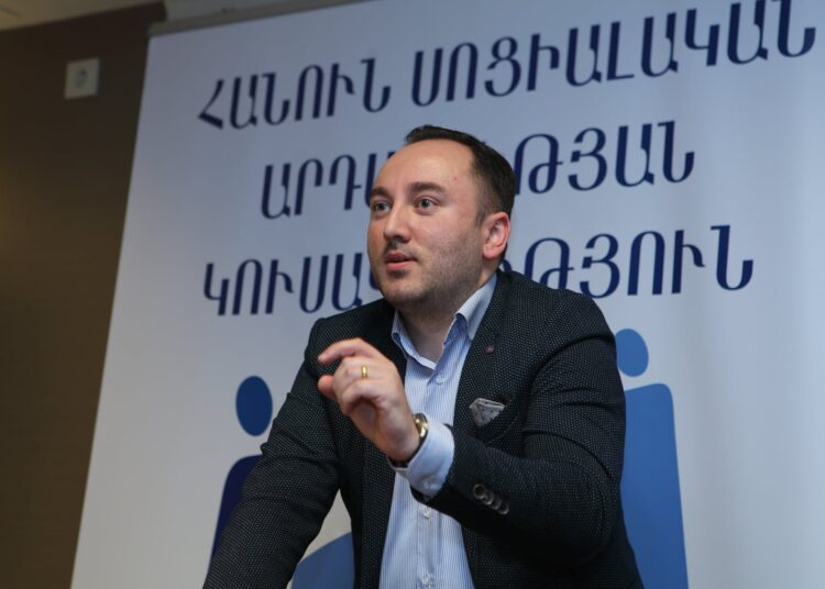 Джонни Меликян