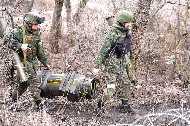 Военные идут лесом.  фото: картинки  яндекса.