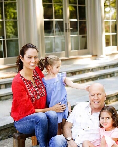 Эмма Хеминг и Брюс Уиллис с детьми