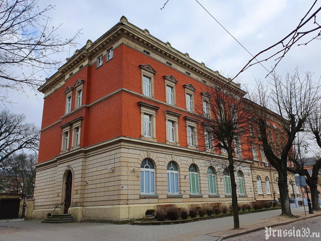 Школа №2 черняховск фото здания. Черняховск пионерская. Здание имперского банка черняховска. Банки черняховска калининградской. Культурное наследие калининградской области.