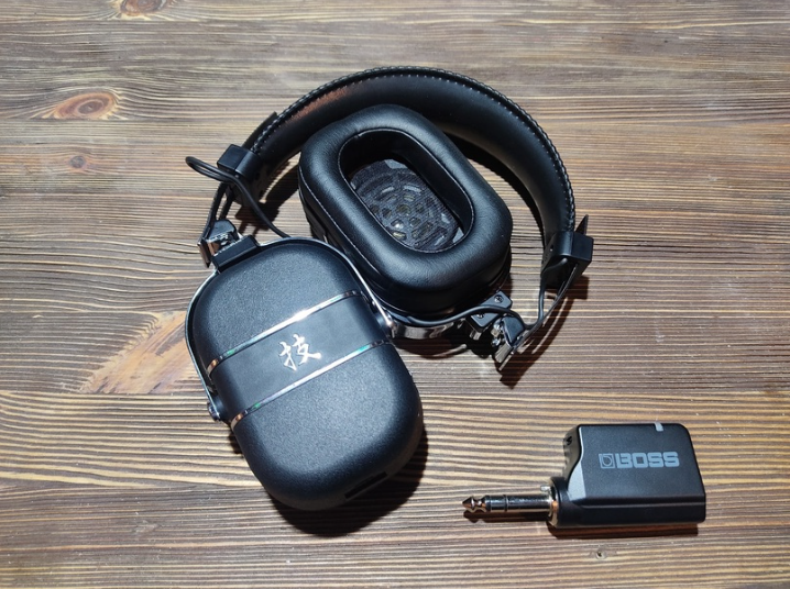 BOSS Waza-Air Wireless Personal Guitar Amplification System (полное название) 