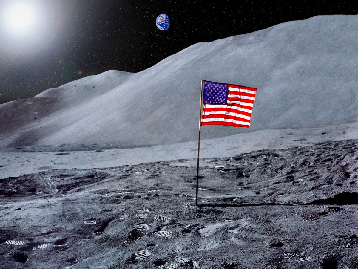 Луна лет сша. Флаг на Луне. Американский флаг на Луне. Луна в Америке. США на Луне.