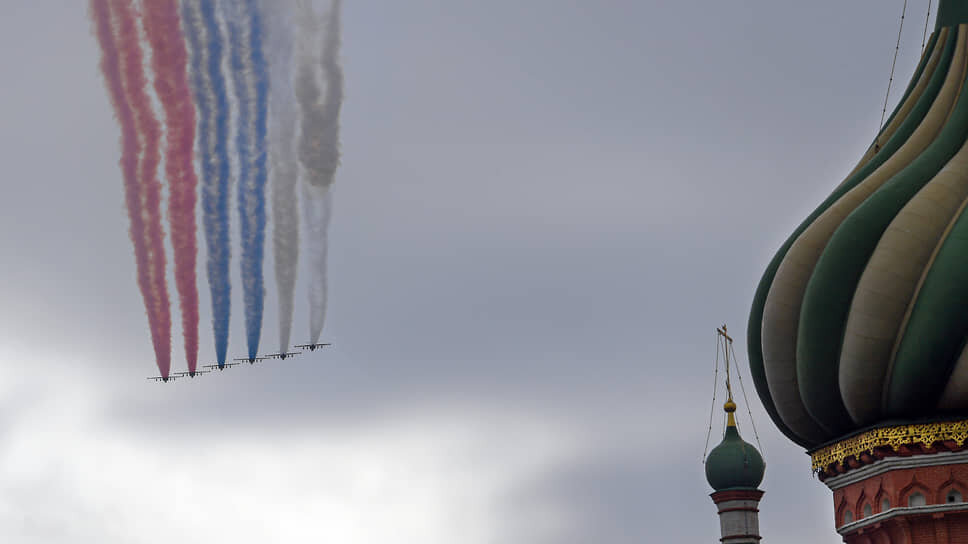    Штурмовики Су-25 над Красной площадью в день празднования 75-ой годовщины Победы в Великой Отечественной войне, 2020 год Дмитрий Азаров/Коммерсантъ