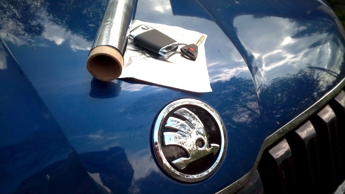 Начальный этап подготовки к сложнейшим научным изысканиям. Главные герои - рулон фольги, экспроприированный у жены с кухни, и радиобрелок бесключевого доступа.