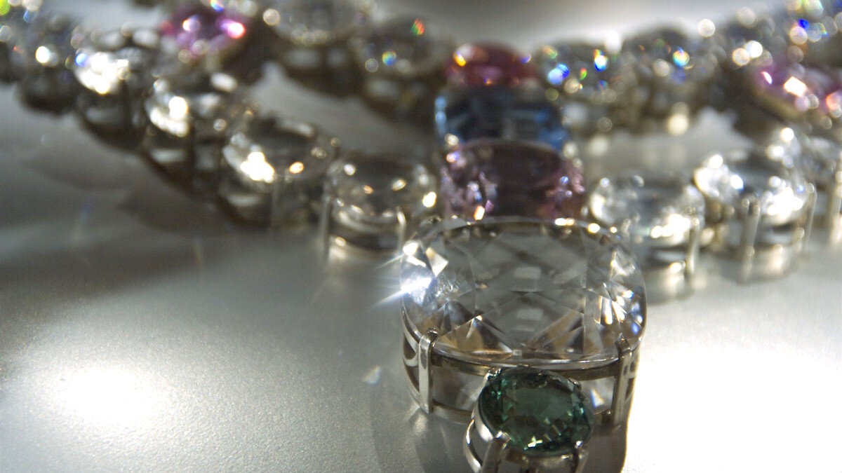    Как действуют драгоценные камни на чакры