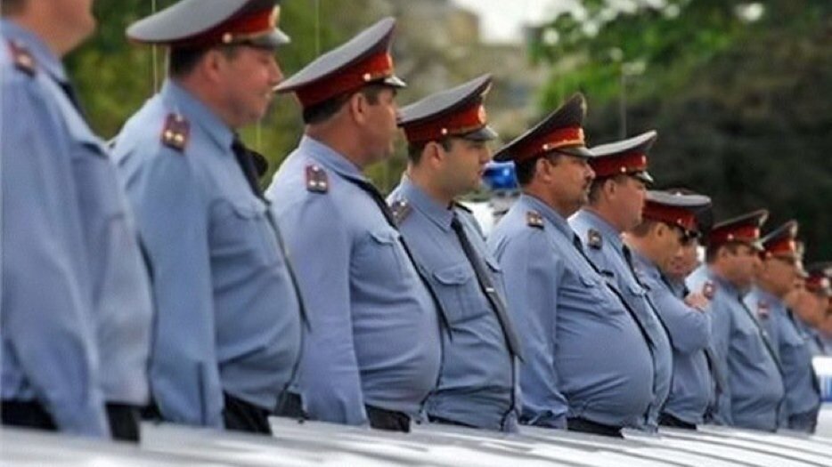     В МВД ввиду дефицита кадров упростили условия приема на работу. Отменено поручительство, а также отменены возрастные ограничения для тех, кто поступает на службу впервые. В бой пойдут одни старики?