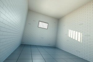 Кроме того, есть еще две категории лиц, на которых распространяется действие обязательного права. Речь идет о нетрудоспособных гражданах — лицах, находившихся на попечении умершего, а также его супруг/супруга. Суть обязательного права заключается в том, что все перечисленные категории в любом случае получают часть переходящего по наследству имущества. В данном случае текст завещания ничего не меняет. Данные лица все равно получат право на определенную законом часть объекта жилой недвижимости, даже если они не упомянуты в нотариально заверенном документе.