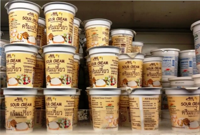 В среднем эта сметана стоит 35-40 бат (= 70-80 руб) за 146 грамм.