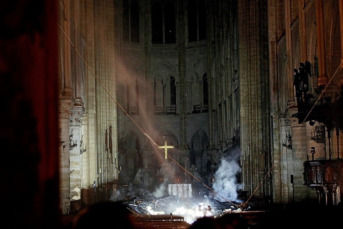 Нотр дам пари после пожара. Собор парижской богоматери после пожара. Собор парижской богоматери после пожара. Пожар в соборе парижской богоматери (2019). Нотр дам де пари до пожара.