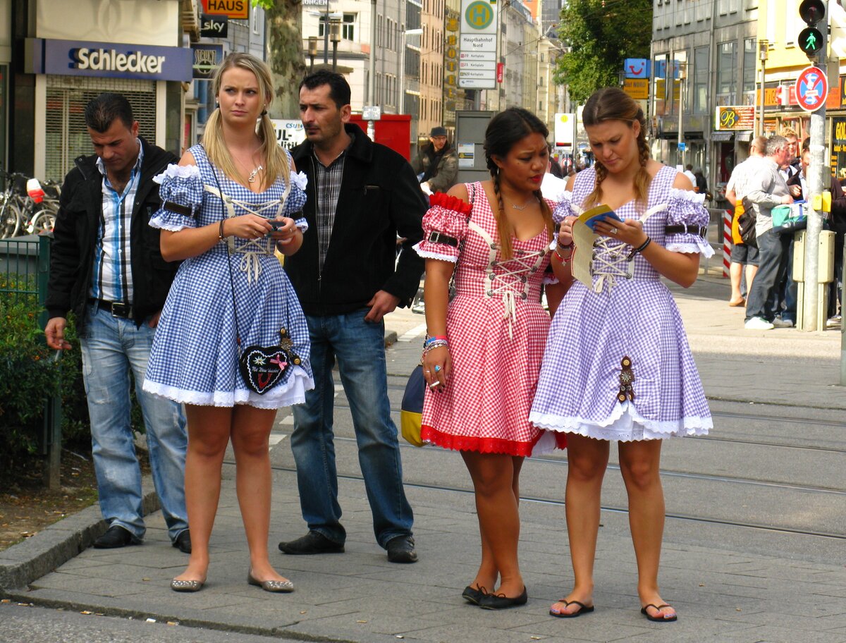 Германий в жизни человека. Повседневная одежда немцев. Немецкие женщины в повседневной жизни. Немки в повседневной жизни. Повседневная одежда в Германии.
