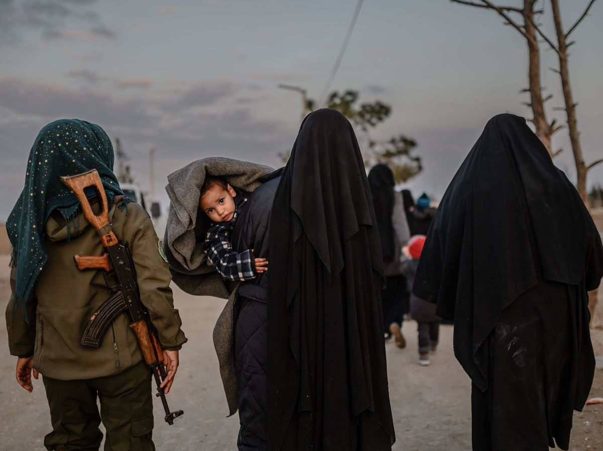 Как живут семьи террористов. Исламское государство женщины. Женщины исламские боевики.
