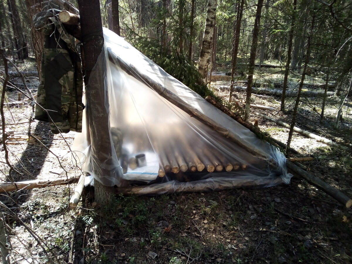 Bushcraft укрытие. Бушкрафт шалаш лагерь. Крутые шалаши из веток. Шалаш уилла байерса. Краш шалаш нижневартовск.