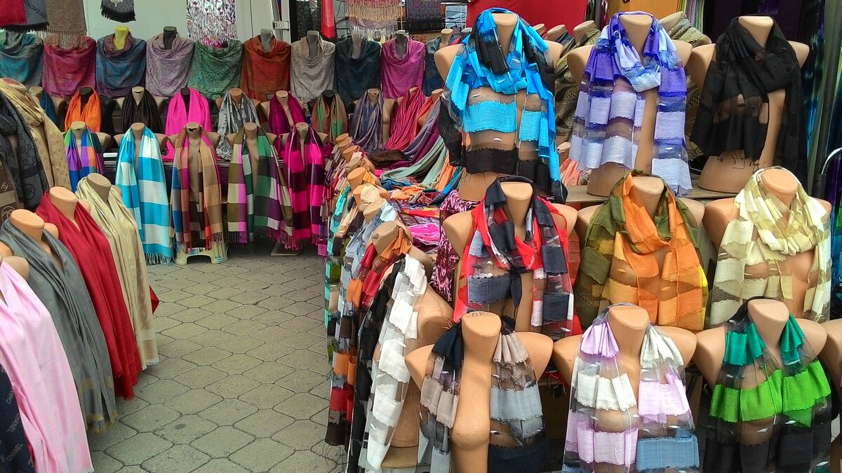 Рынок одежды в турции. Лара базар анталья. Рынок одежды в турции. Стамбул лалели гранд базар. Рынок одежды в турции.