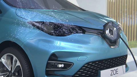 Вся оптика, отныне, светодиодная уже «в базе», фары смотрятся немного иначе. Передний бампер перекроен и расширен, задний - нет. На корме новая графика фонарей.