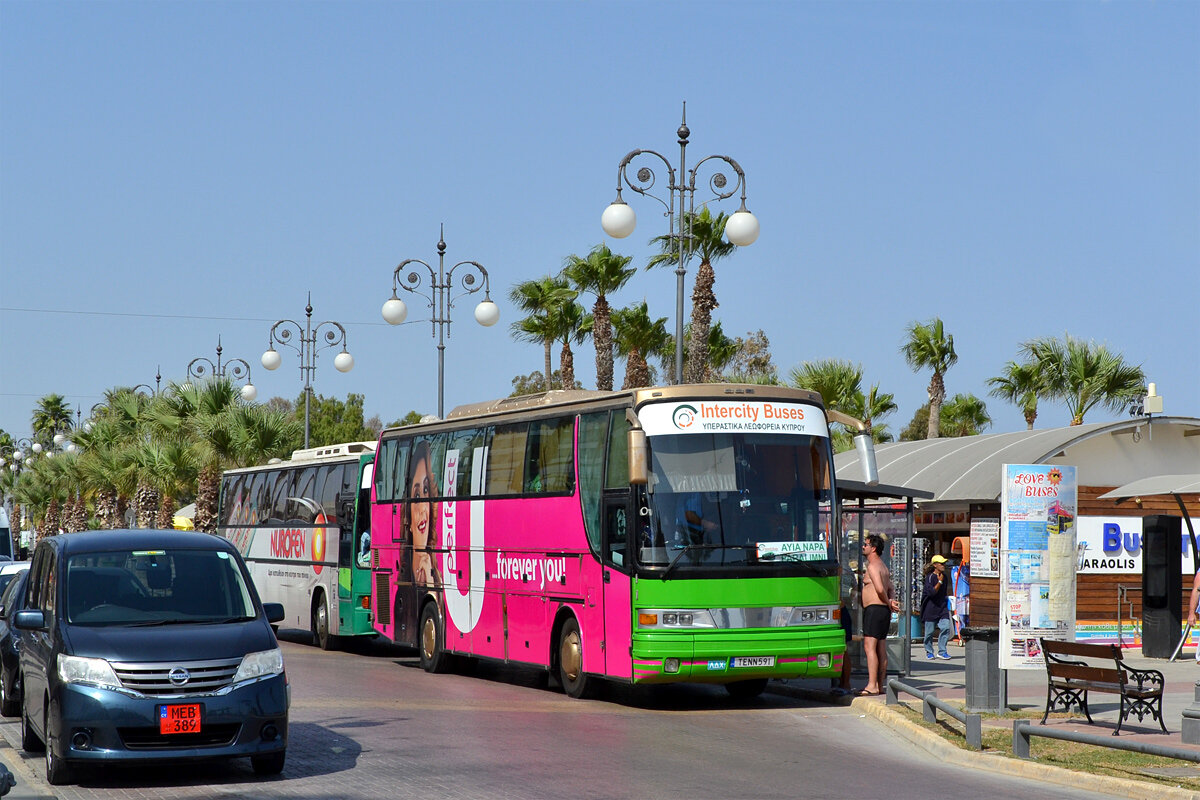 Ларнака никосия. Автобус Intercity Bus Limassol. Кипр транспорт. Автобусы в Ларнаке. Транспорт в Никосии.