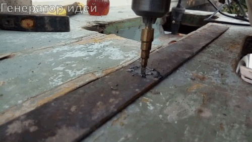 Отверстие на 10 в пластине 4мм. 