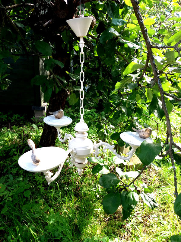 Декор для дачи из старой люстры