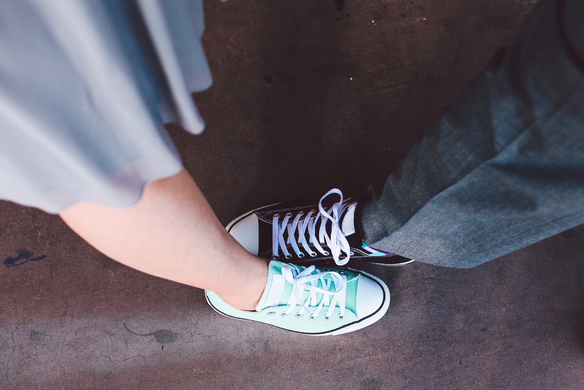  Автор Ж считает, что любовь - это танец для двоих. Photo by Alysa Bajenaru on Unsplash