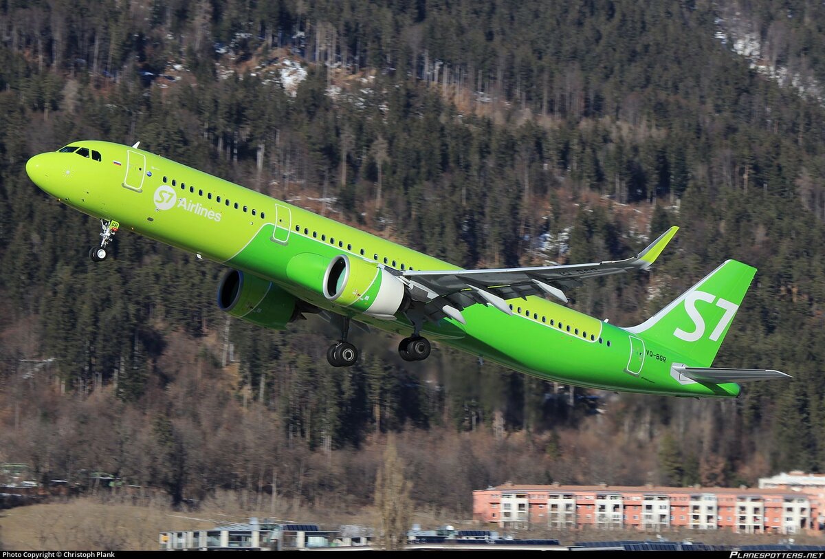 S7 Airlines - единственный в России пользователь самолётов нового поколения как от Airbus, так и от Boeing. Из-за этого проблемы с Boeing 737 MAX коснулись из российских авиакомпаний только эту, и новые ограничения A321neo актуальны тоже только для неё