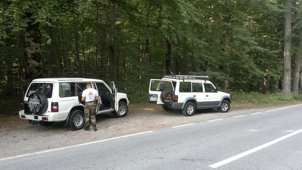 Митсубиси Паджеро - проверенная классика для поездок вне дорого.
