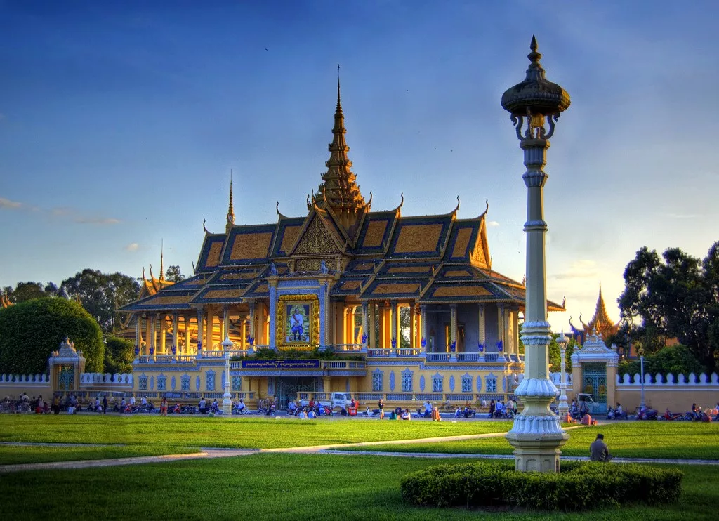 Пном пень. Королевский дворец в Пномпене. Королевский дворец Камбоджа. Phnom Penh Камбоджа. Королевский дворец в Пномпене Пномпень.